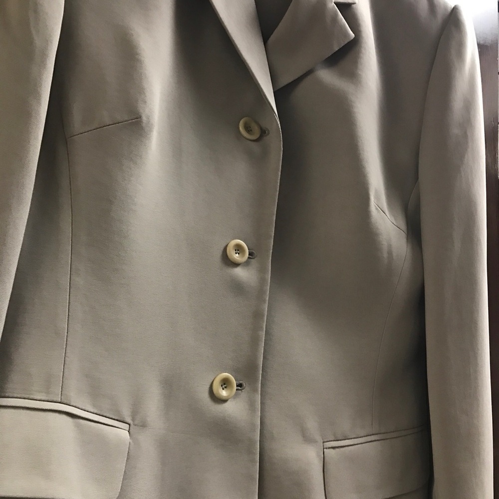 Elegant Beige Women's Suit Set - Picture 3 of 16